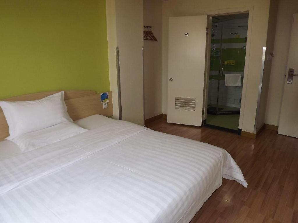 7 Days Inn Shanghai Minhang Dongchuan Road Jiaotong University Exterior photo